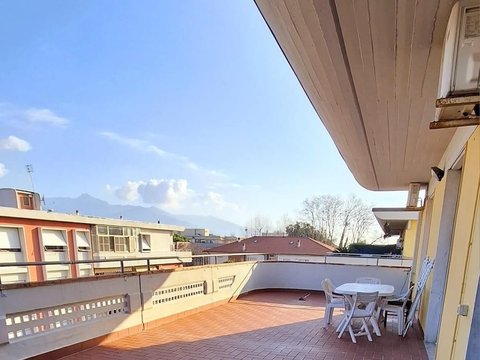 Marina di Carrara, Carrara