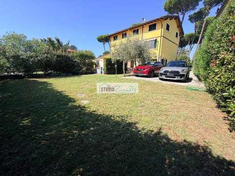 Motrone, Marina di Pietrasanta, Pietrasanta