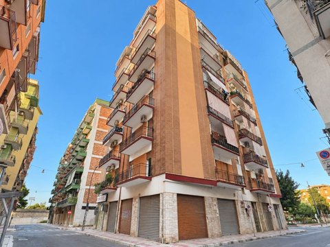 Tre Carrare - Battisti, Taranto