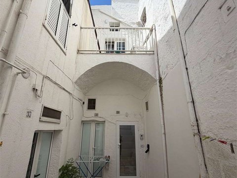 Via Ludovico - Corso Umberto I - Vittorio Emanuele, Ostuni